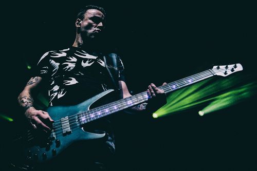 Status Chris Wolstenholme Signature Bass 5-string – MuseWiki ...